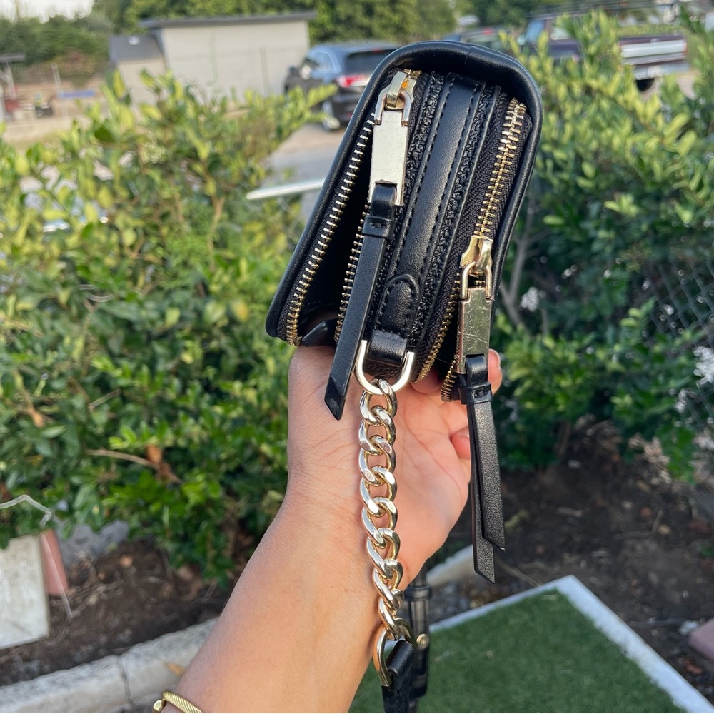 Calvin Klein long crossbory chain purse - Picture 3 of 8